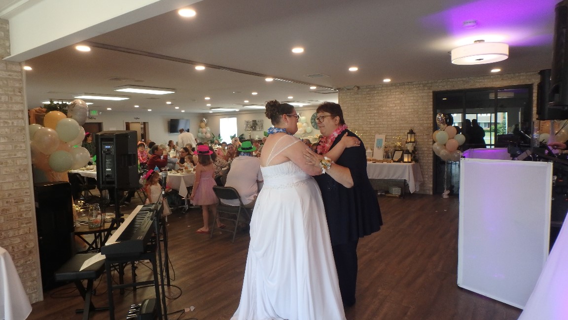 Rachel Hunsinger & Mother Dance per Wedding at Meadowbrook Center,schuylkill haven